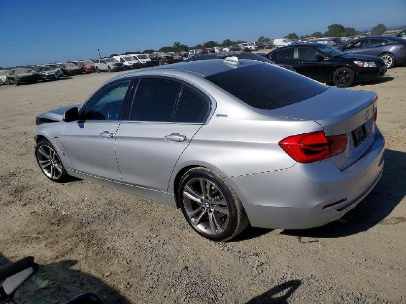 BMW 330e